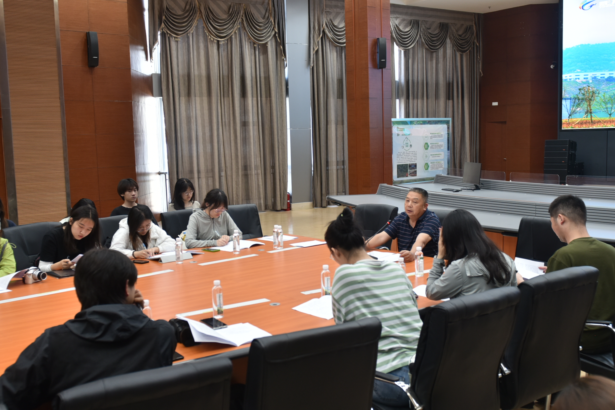 校企聯(lián)袂繪藍(lán)圖，北林學(xué)子訪(fǎng)金森